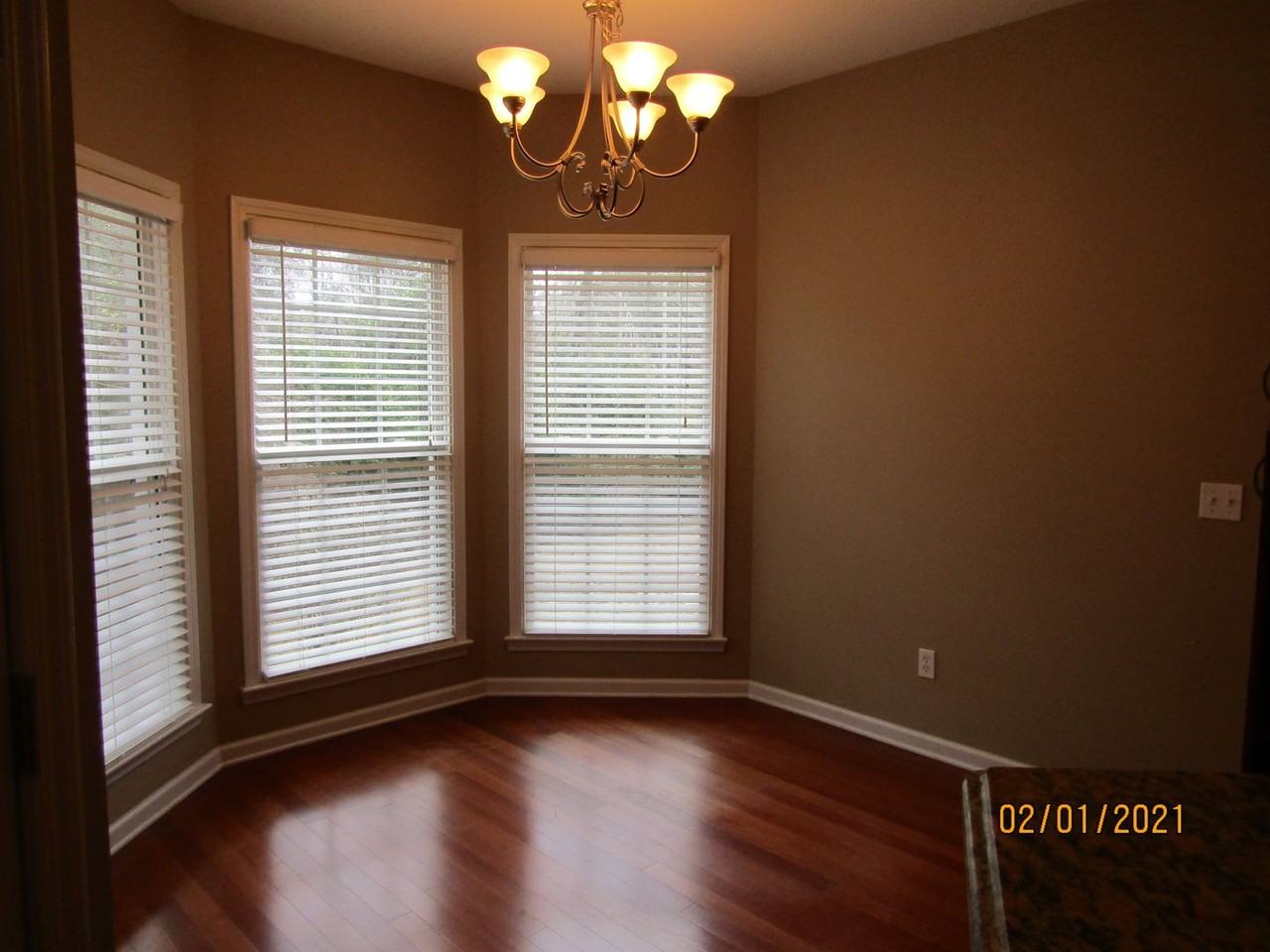 131 Comanche St - Photo 3 of 13