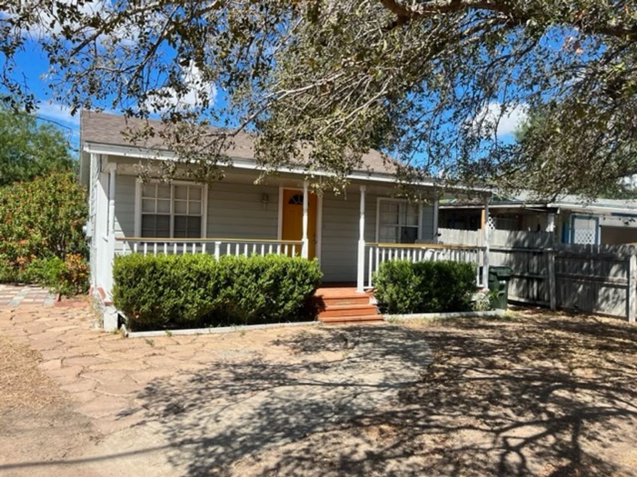 983 Washington Ave - Photo 2 of 12