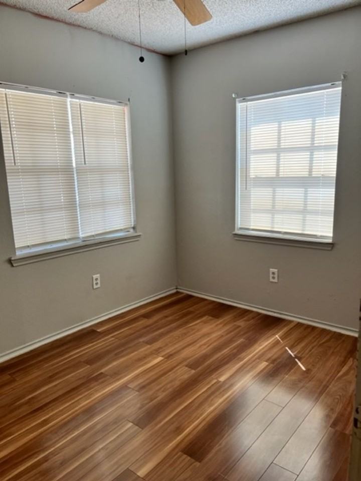 983 Washington Ave - Photo 6 of 12