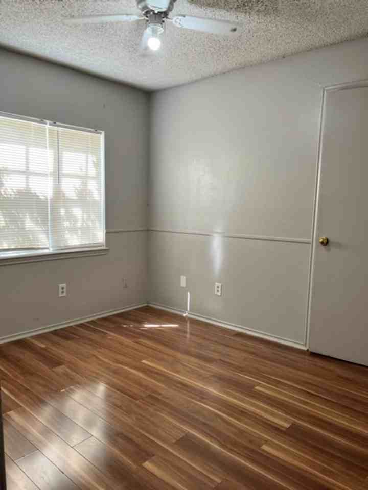 983 Washington Ave - Photo 7 of 12