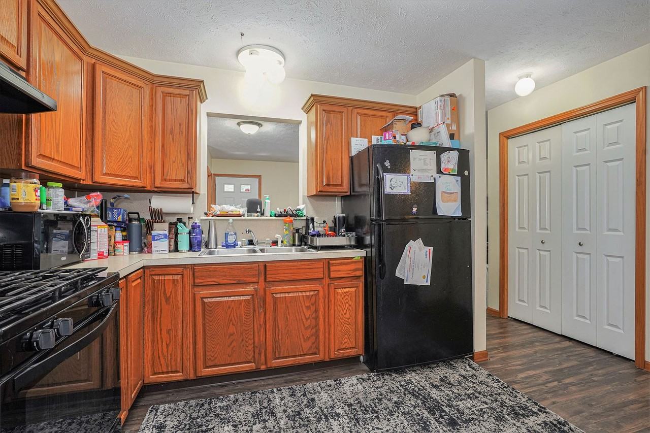 749 Dolbee Ave Se - Photo 2 of 17