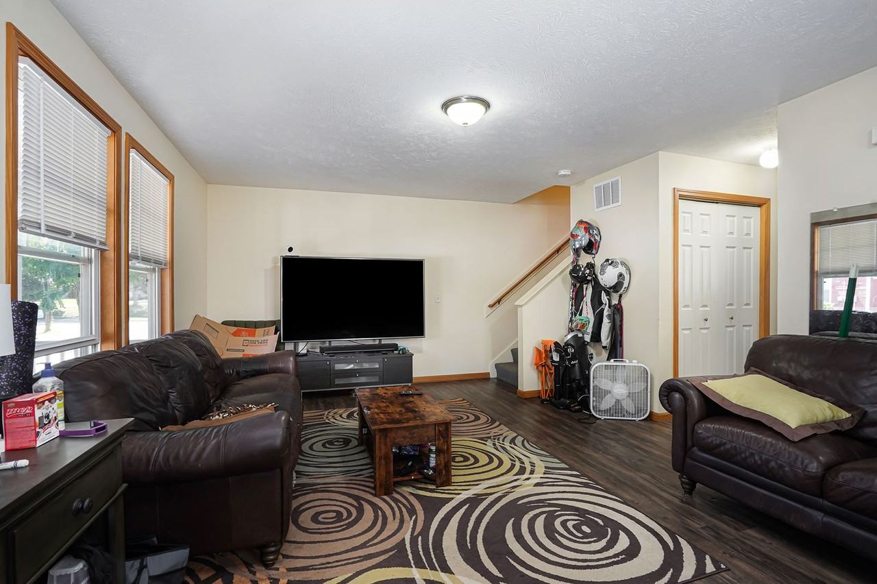 749 Dolbee Ave Se - Photo 5 of 17