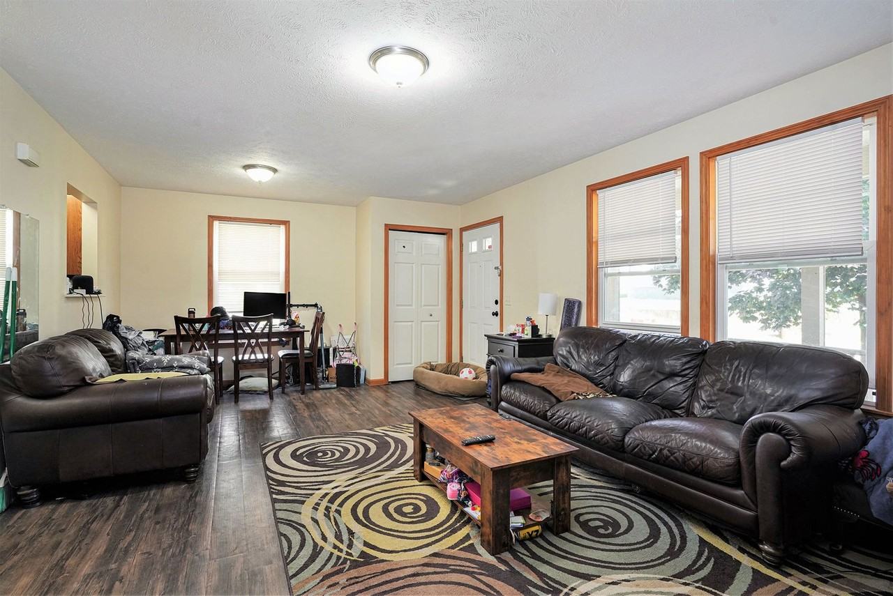 749 Dolbee Ave Se - Photo 6 of 17