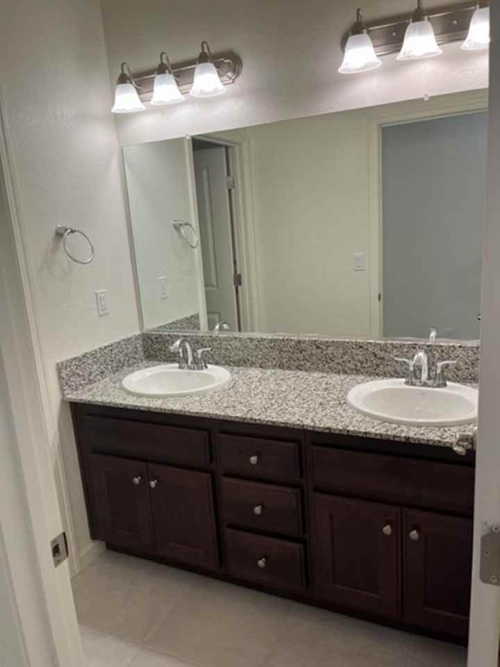 2129 Cortner St - Photo 4 of 10