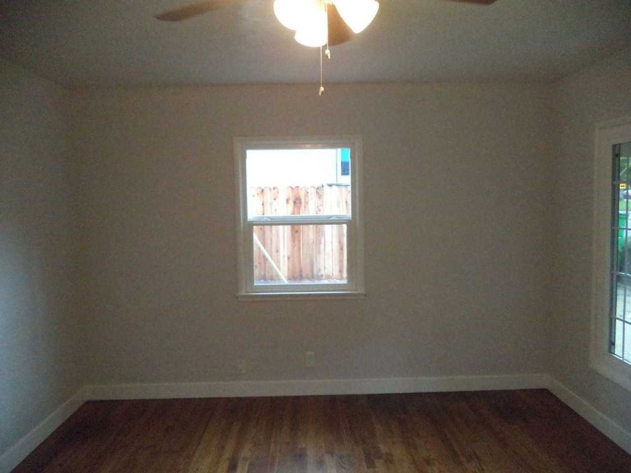 3045 Freeport Blvd - Photo 3 of 6