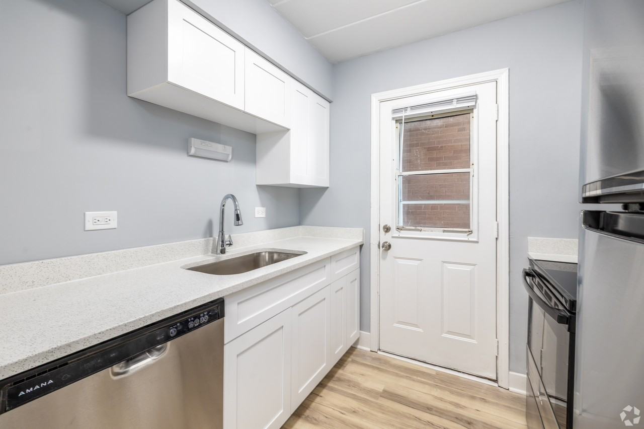 306 Wilson Ave #G - Photo 4 of 10