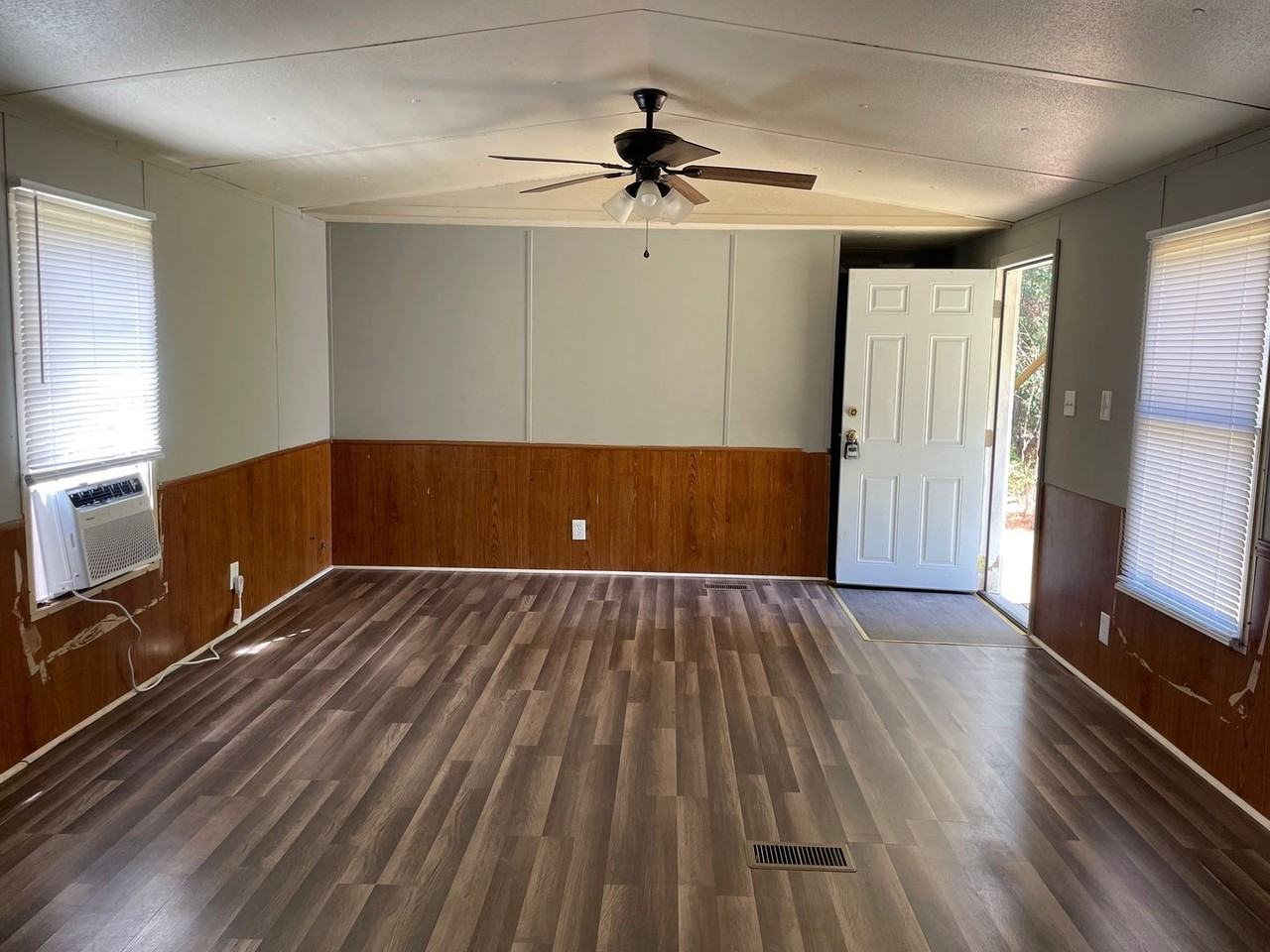 121 N Sandy Ridge Dr - Photo 2 of 22