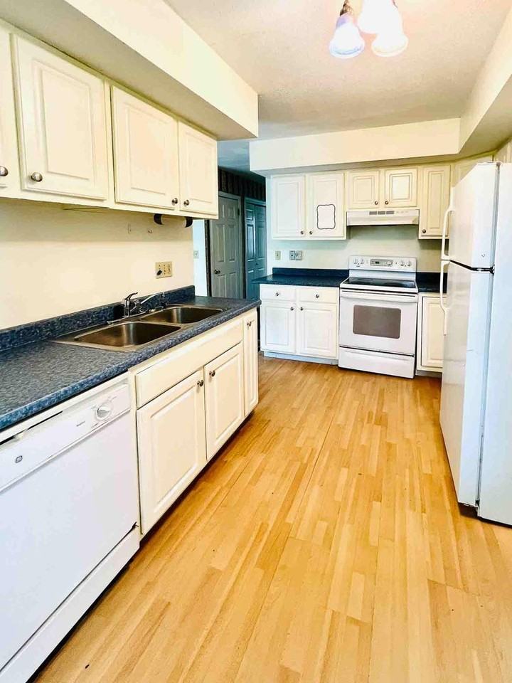 55 East Terrace - Photo 3 of 20