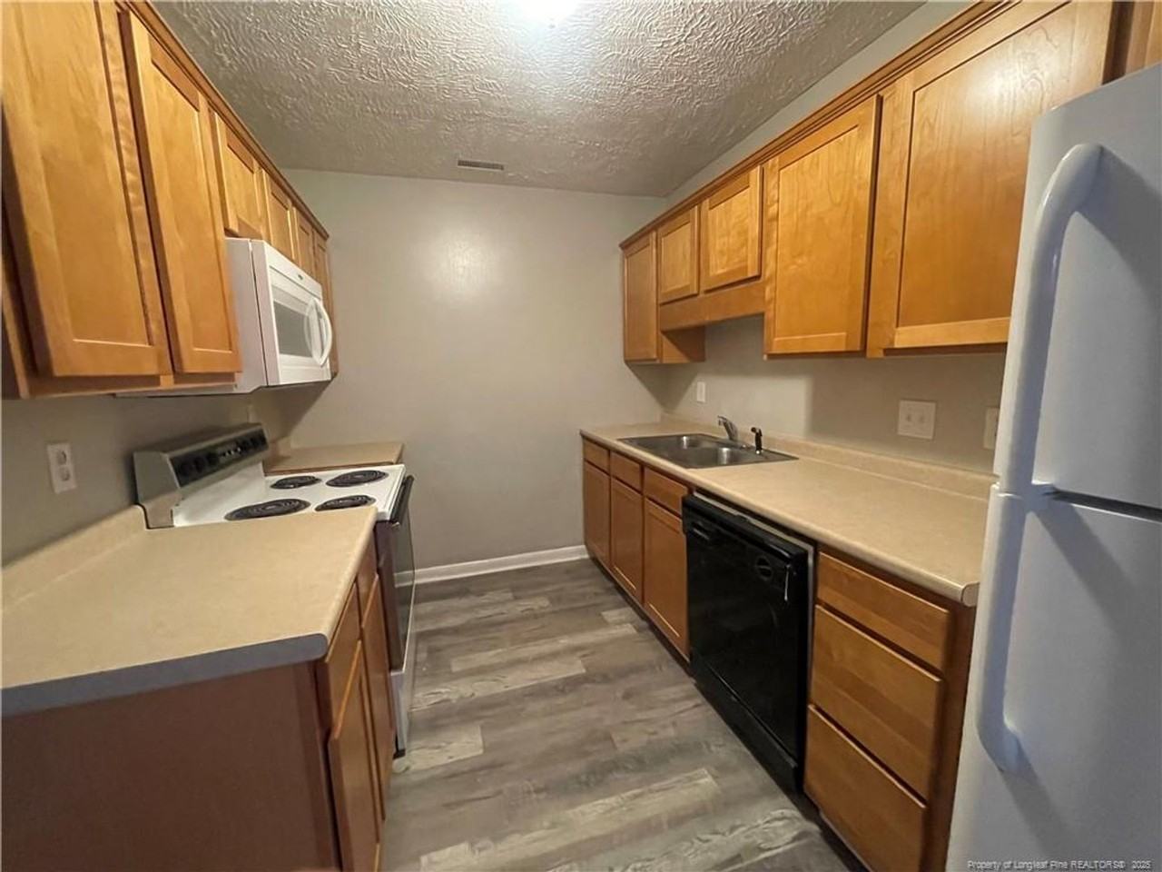 3392 Galleria Dr - Photo 6 of 16