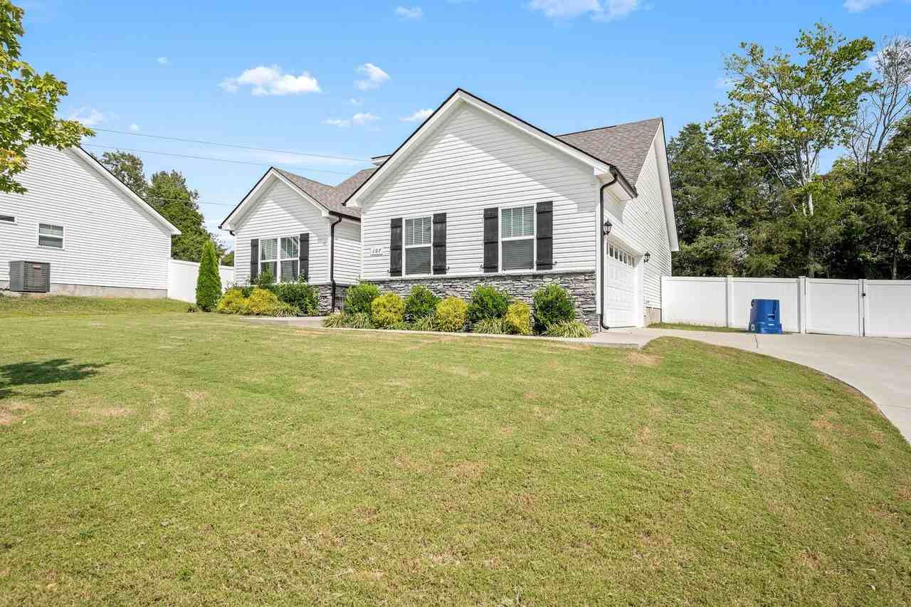 107 Curbow Ct - Photo 3 of 34