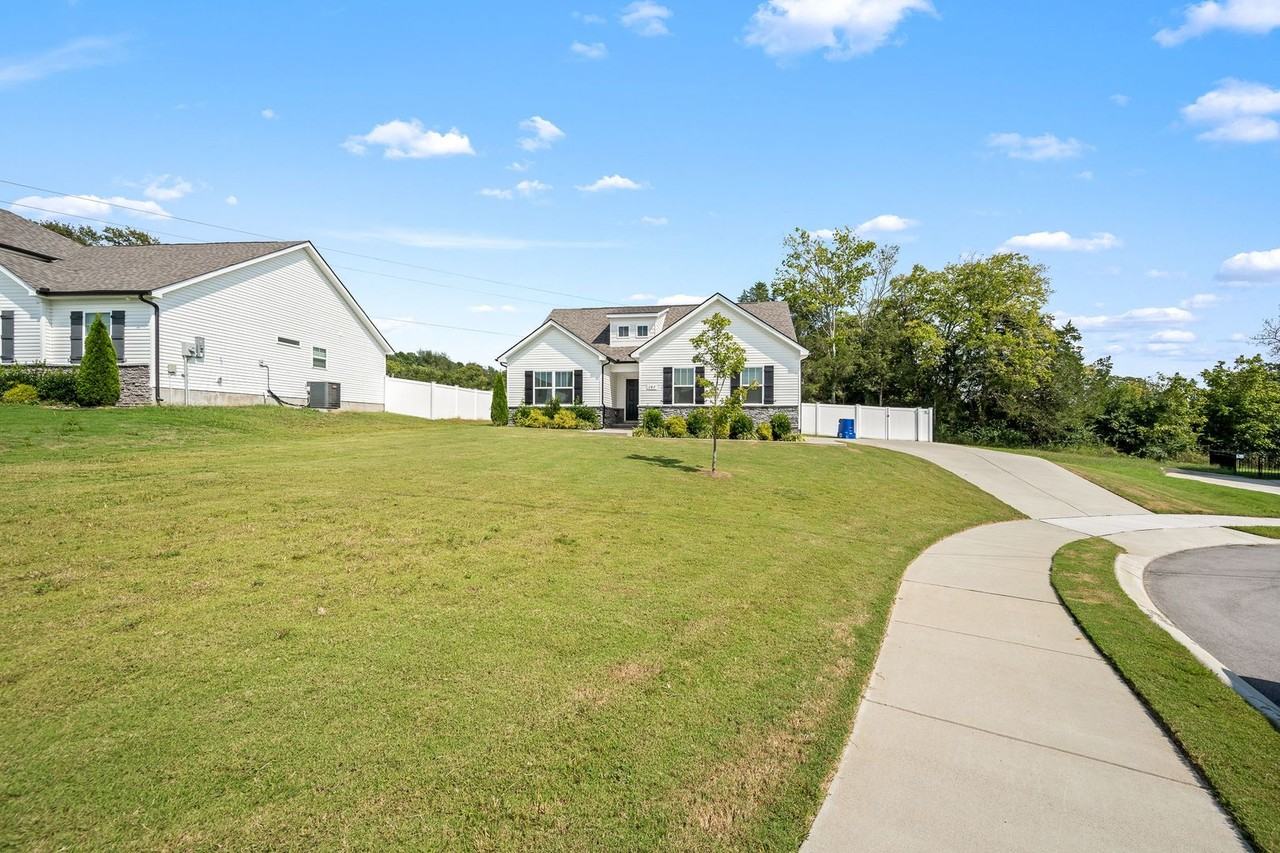 107 Curbow Ct - Photo 4 of 35