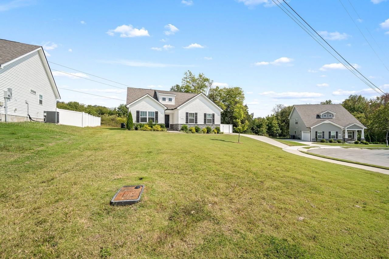107 Curbow Ct - Photo 6 of 35