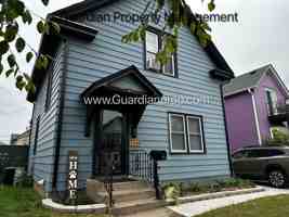 featured image of 2119 Northeast Grand Street