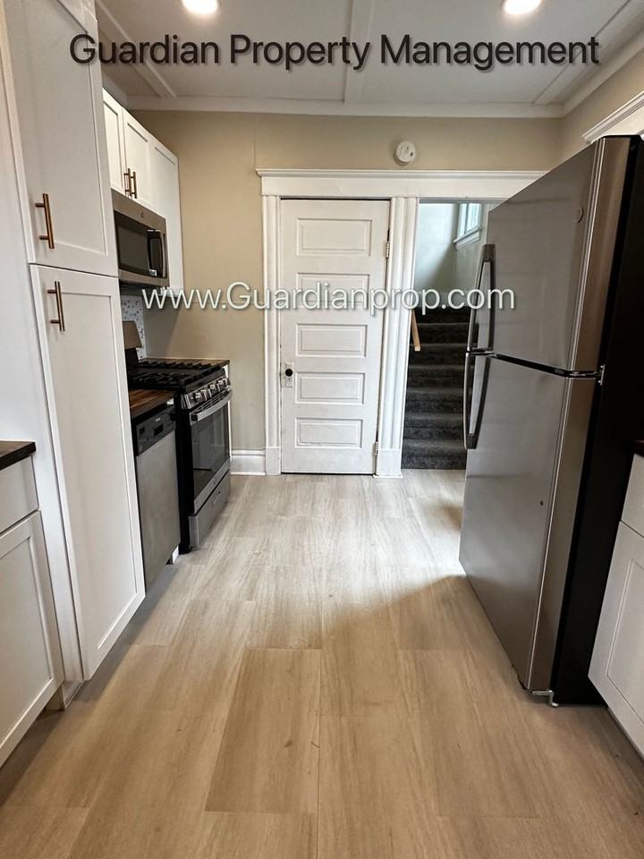 2119 Northeast Grand Street - Photo 3 of 22