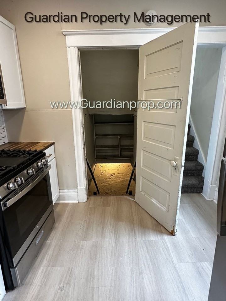 2119 Northeast Grand Street - Photo 4 of 22