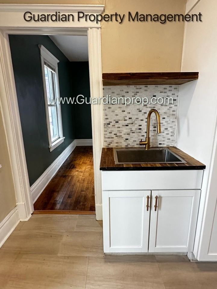 2119 Northeast Grand Street - Photo 5 of 22