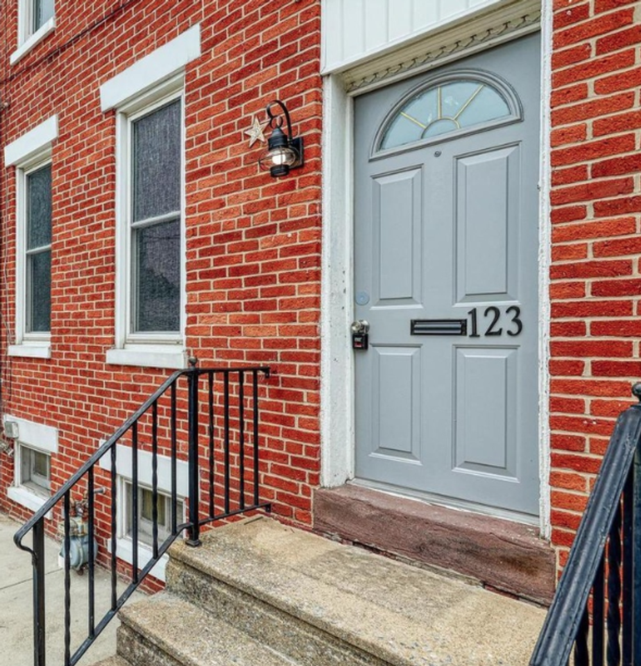 123 S Albemarle St - Photo 2 of 14