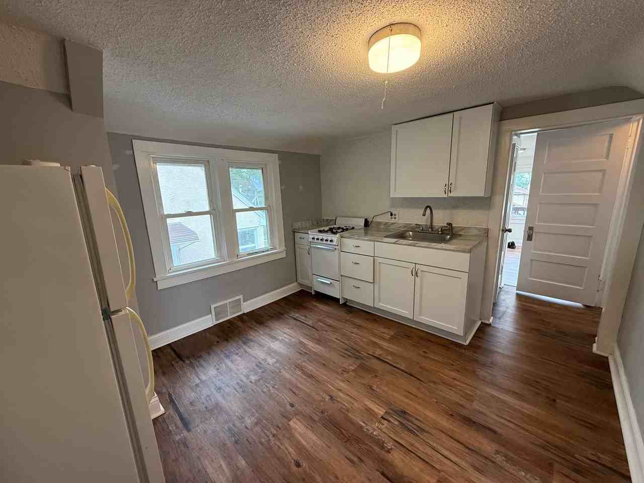 1024 Livingston Ave #2 - Photo 3 of 17