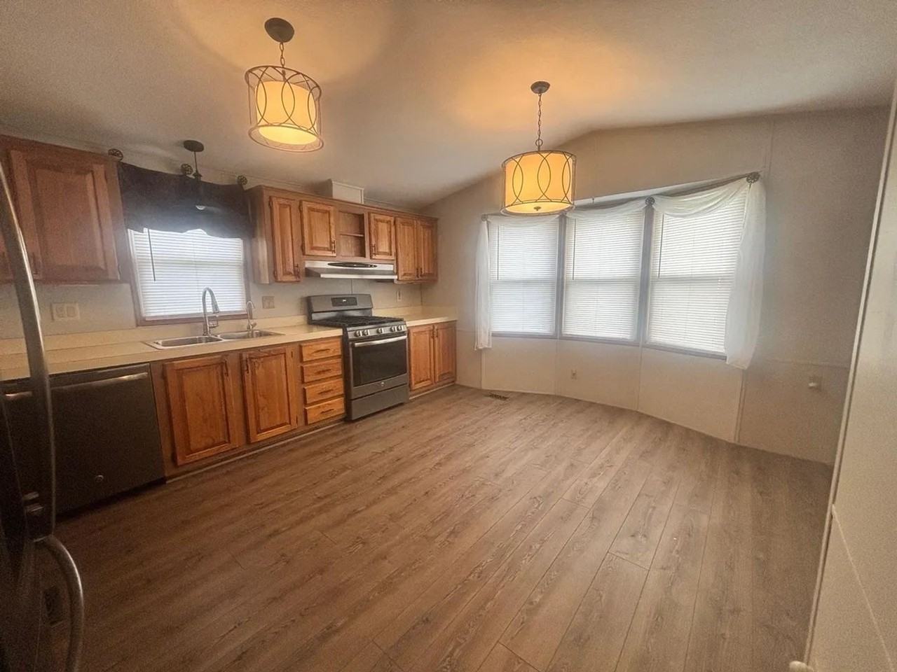 1404 E Idlewild Dr - Photo 2 of 14