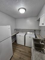 featured image of 1160 Oakview Dr #5