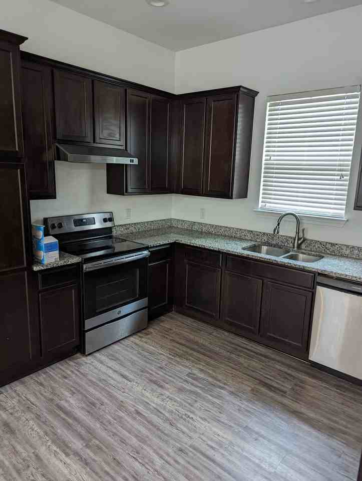 800 Hallie Cv #B - Photo 2 of 19