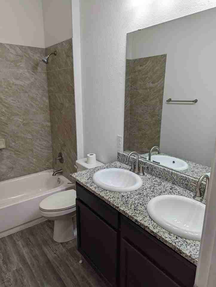 800 Hallie Cv #B - Photo 7 of 19