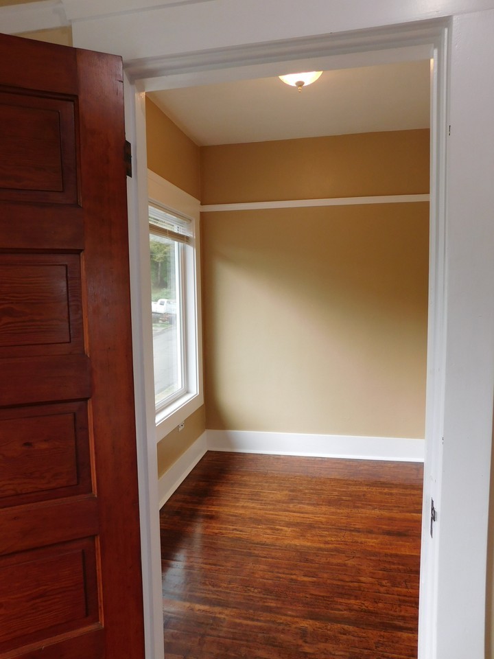 258 Commercial St - Photo 3 of 21