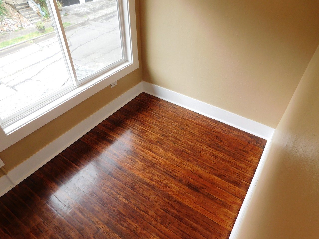 258 Commercial St - Photo 4 of 21