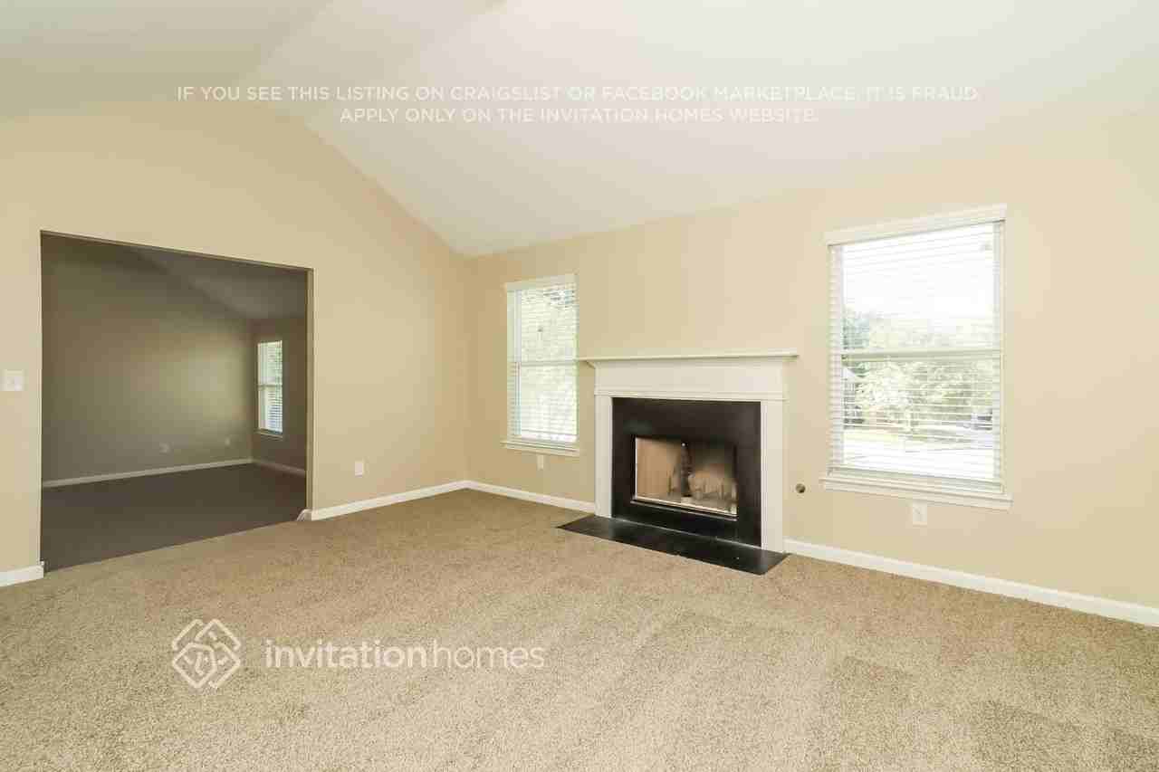 4968 Locherby Dr - Photo 4 of 10