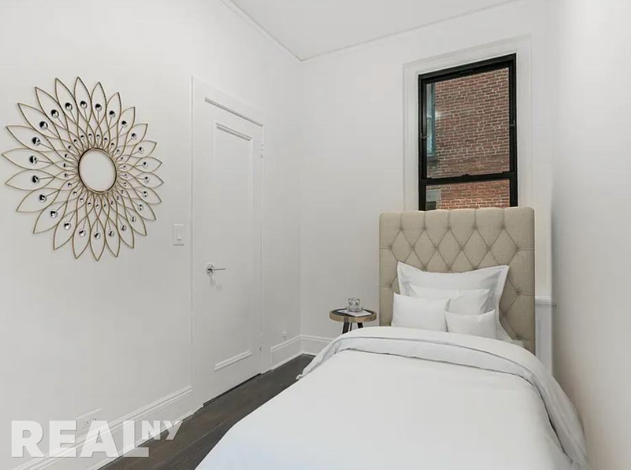 W 58th St #9B - Photo 2 of 9