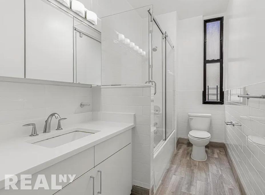 W 58th St #9B - Photo 5 of 9