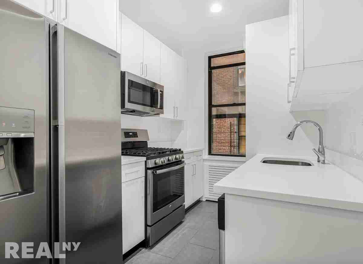 W 58th St #9B - Photo 7 of 9