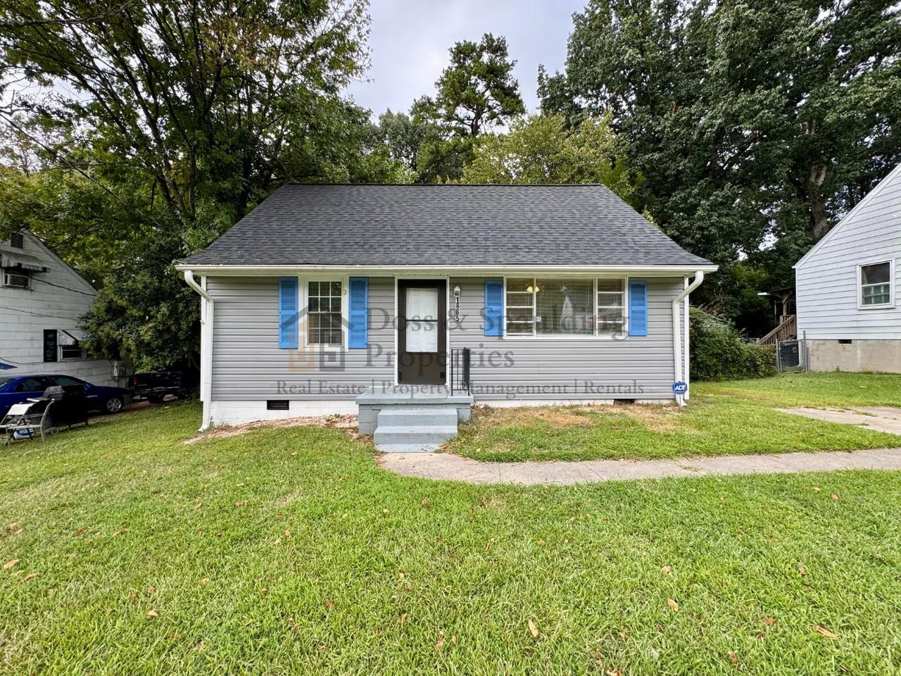 1885 Mayfair Ave - Photo 2 of 11