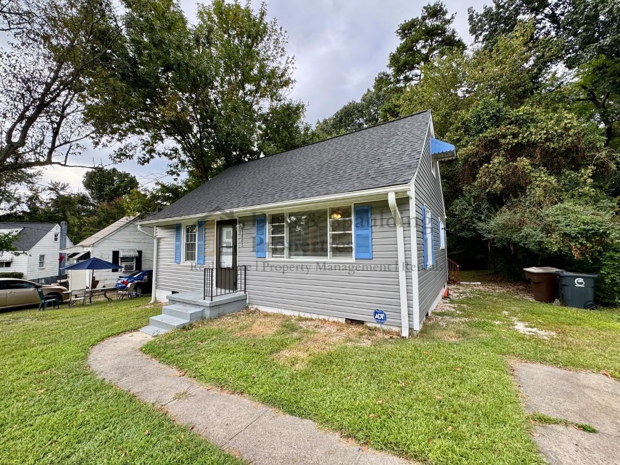 1885 Mayfair Ave - Photo 3 of 11