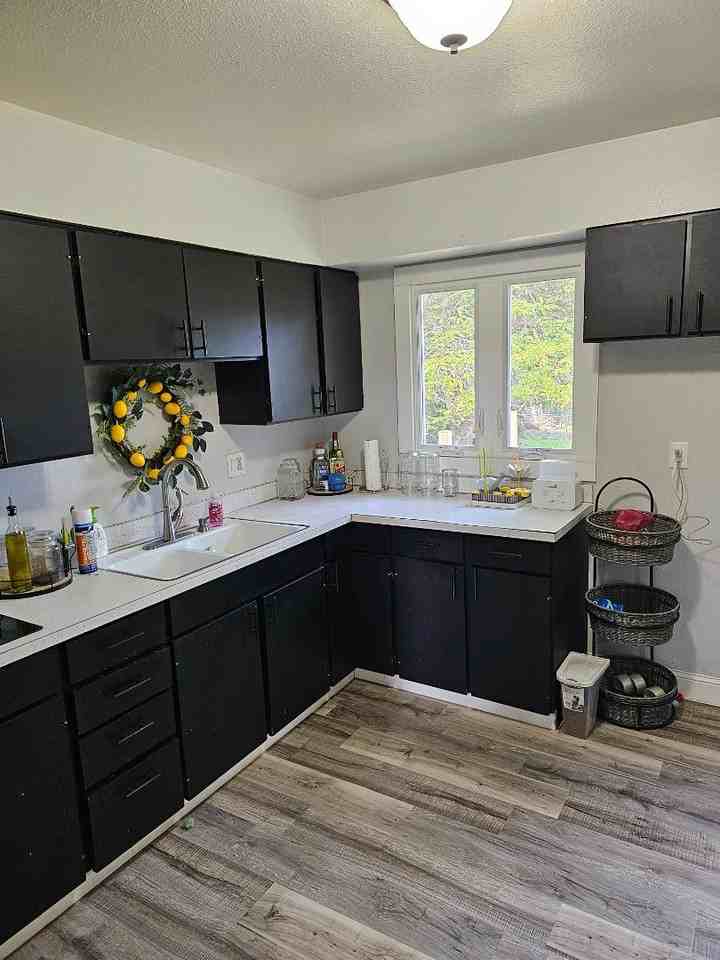 904 W Divide Ave - Photo 4 of 11