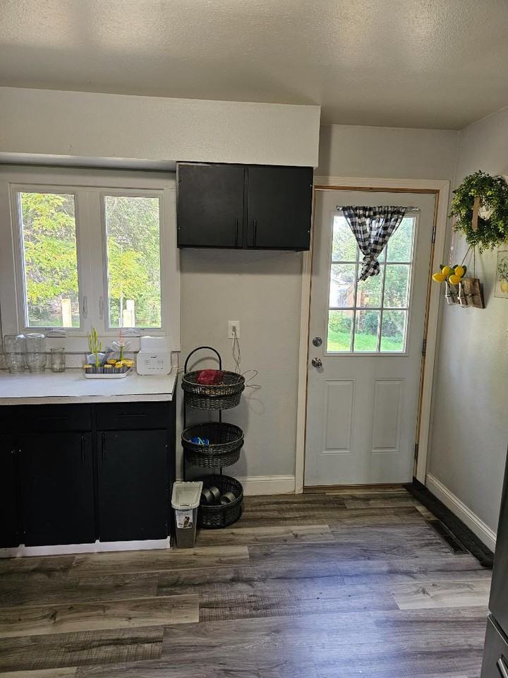 904 W Divide Ave - Photo 7 of 11