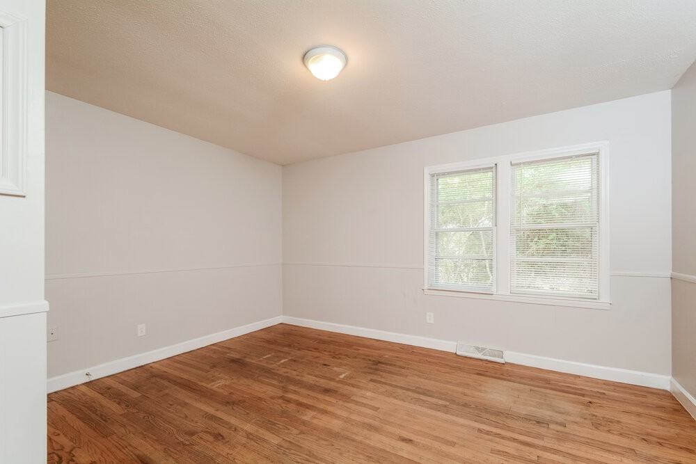 110 E Crestview Dr - Photo 3 of 16