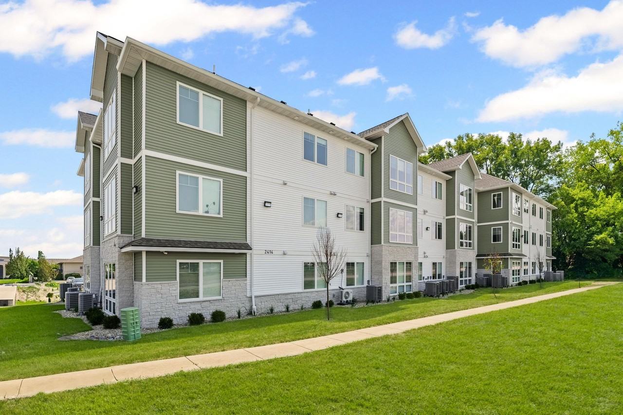 2414 N Neil - Photo 2 of 50