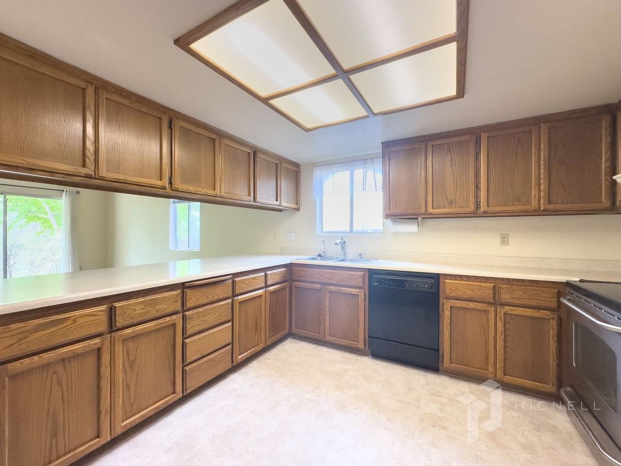 2911 Starlight Blvd - Photo 3 of 18