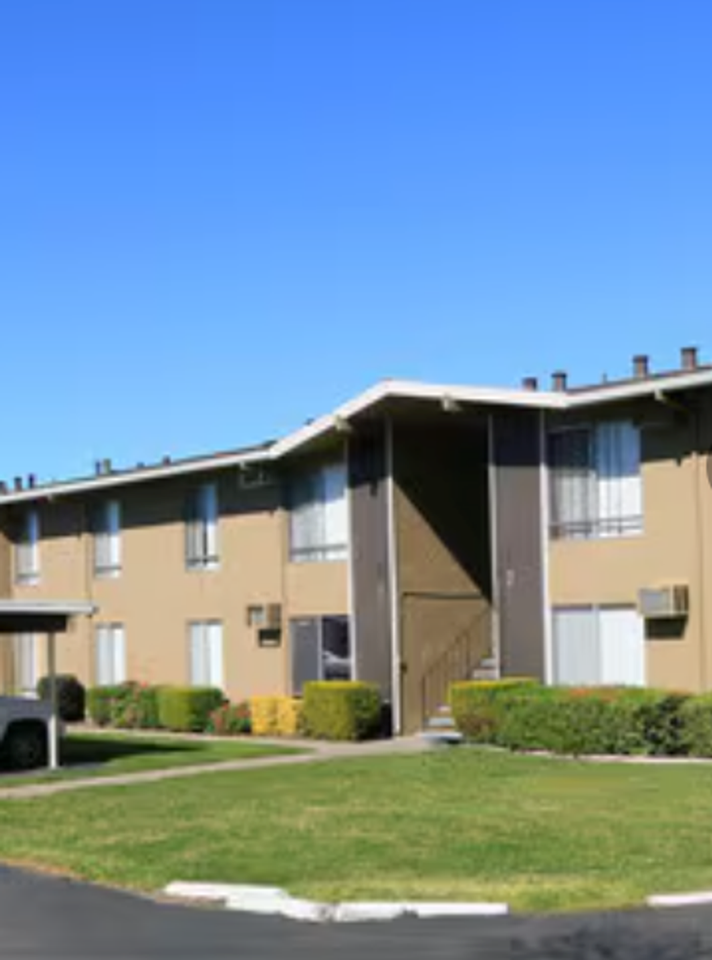 Woodcrest Apartments - Photo 2 of 4