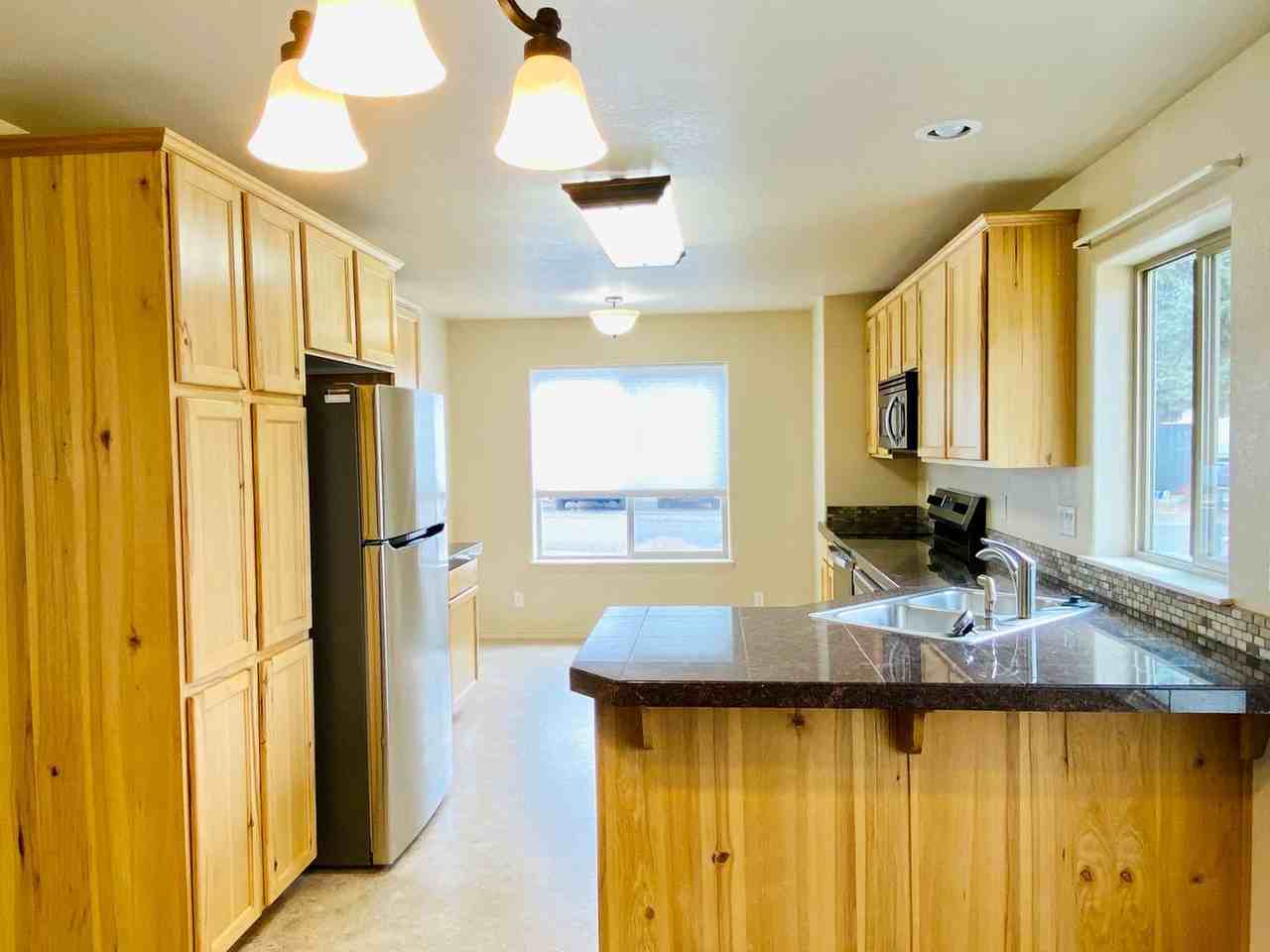 110 N Maple St - Photo 3 of 31