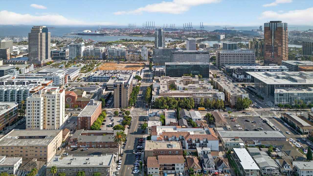 405 W 3rd Street - Photo 2 of 3