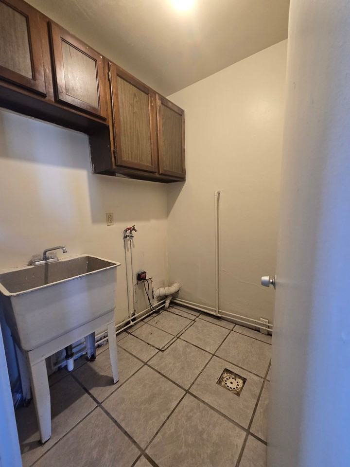 105 Hilltop Dr - Photo 4 of 11