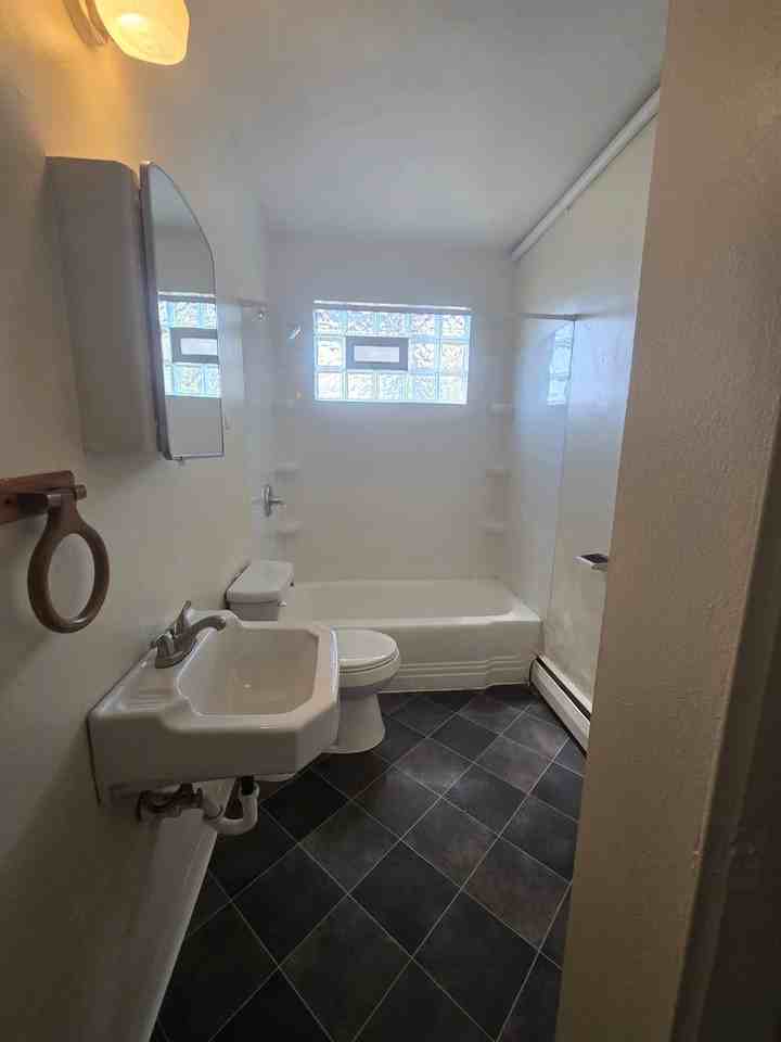 105 Hilltop Dr - Photo 5 of 11