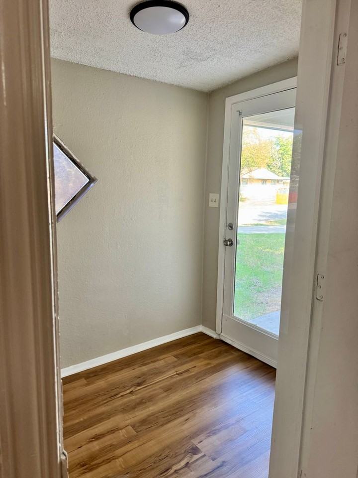 2906 Birch Park Dr - Photo 2 of 15