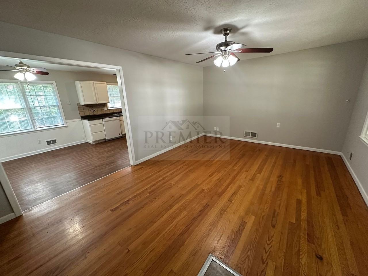 10615 E 32nd St S - Photo 3 of 27