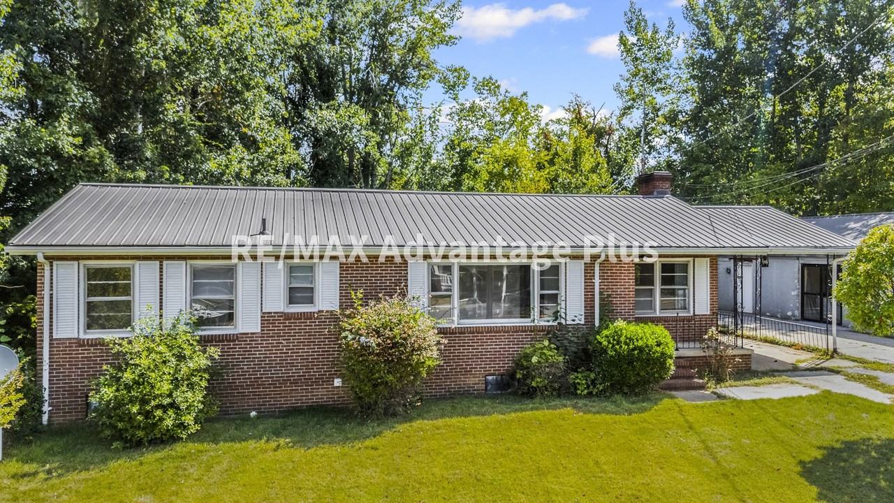704 Griffin Blvd - Photo 3 of 31