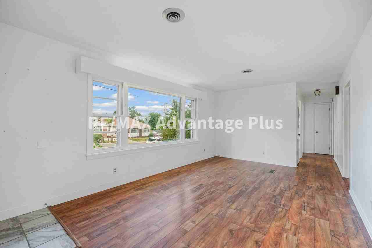 704 Griffin Blvd - Photo 4 of 31