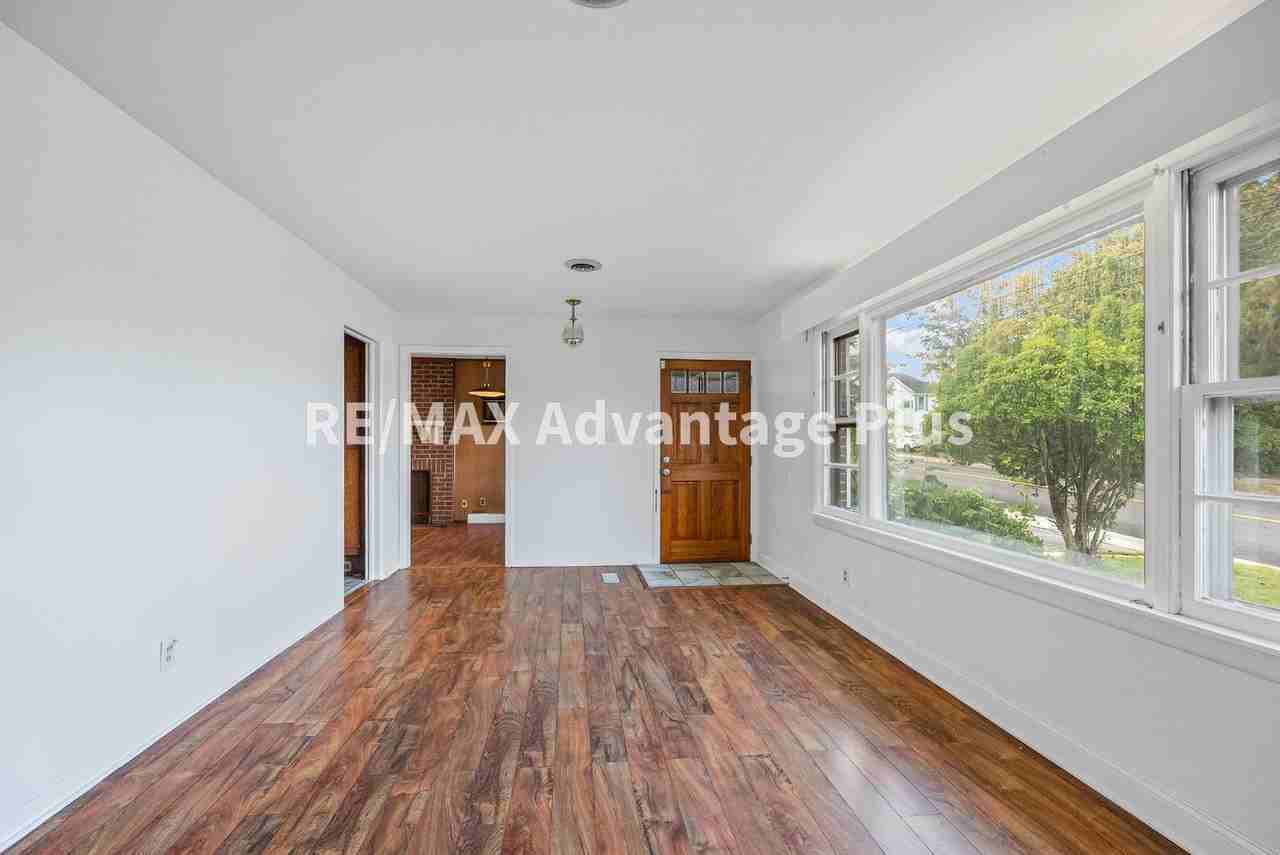 704 Griffin Blvd - Photo 5 of 31