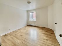 345 Boul Graham #9 - Photo 1 of 1